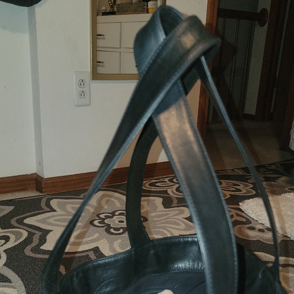 OFFERS EXCEPTED...CHANEL VINTAGE LARGE LAMBSKIN LEATHER TOTE !AUTHENTIC - Picture 3 of 11